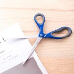 Deli E0604 Essential Series soft-touch 210mm stationery scissors